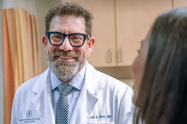 Gastrointestinal oncologist Dr. Luis Diaz talks with an MSK patient. 