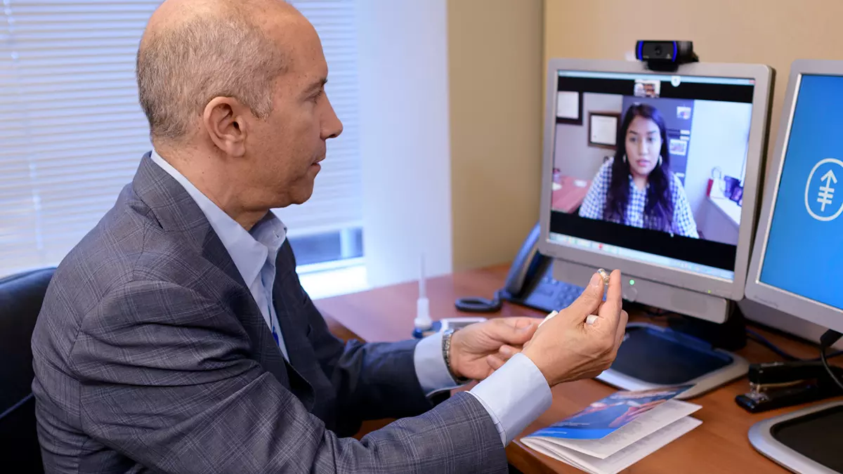 Psychologist Chris Kotsen, associate director of MSK’s Tobacco Treatment Program, meets virtually with a patient at MSK Basking Ridge.